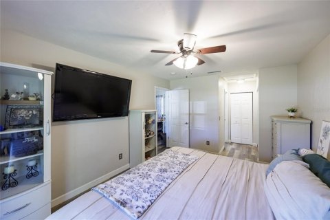 House in Alachua, Florida 4 bedrooms, 140.56 sq.m. № 1898971 - photo 26