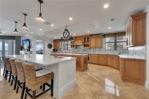 Condo in Redington Beach, Florida, 3 bedrooms  № 1723693 - photo 11