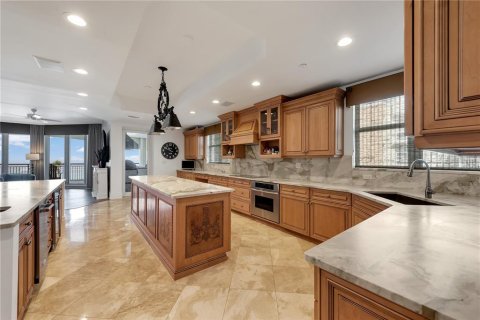 Condo in Redington Beach, Florida, 3 bedrooms  № 1723693 - photo 12