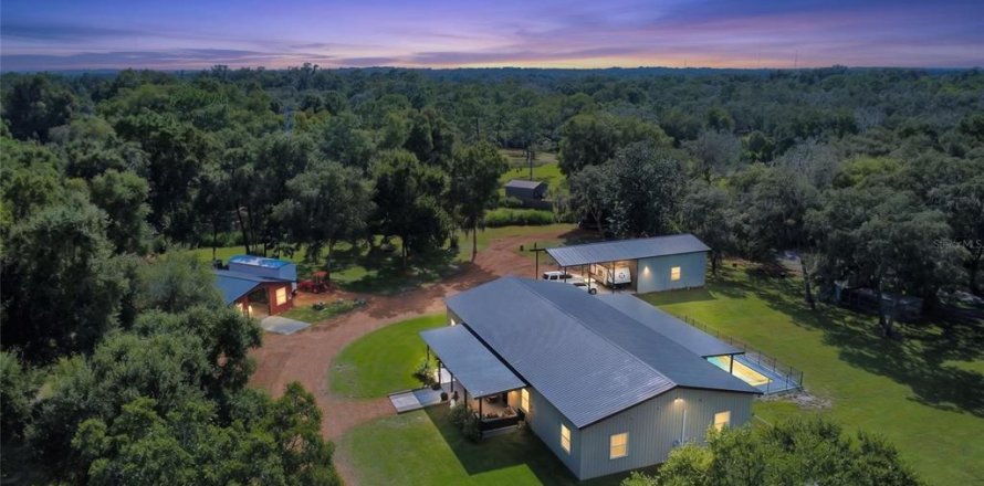 Villa ou maison à Inverness, Floride 5 chambres, 312.15 m2 № 2403343