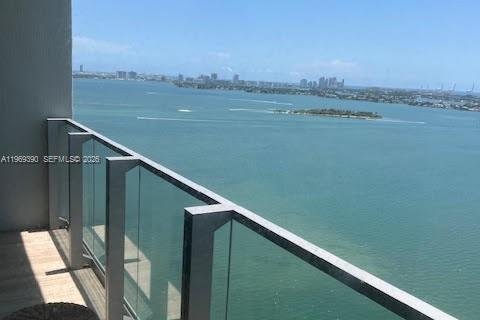 Condominio en Miami, Florida, 2 dormitorios  № 2030201