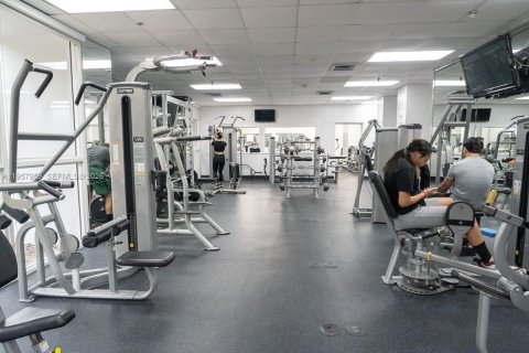 Condo in Miami, Florida, 1 bedroom  № 2021034 - photo 9