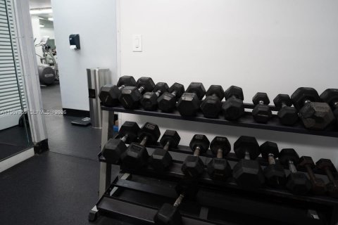 Condo in Miami, Florida, 1 bedroom  № 2021034 - photo 12