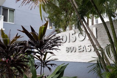 Condo in Miami, Florida, 1 bedroom  № 2021034 - photo 3