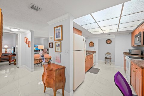 Condo in Delray Beach, Florida, 2 bedrooms № 2247899 - photo 7