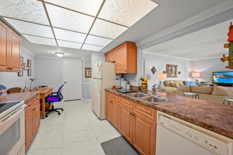 Condo in Delray Beach, Florida, 2 bedrooms № 2247899 - photo 4