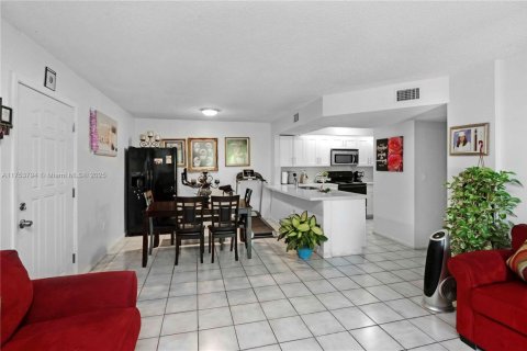 Condo in Cutler Bay, Florida, 2 bedrooms  № 1500867 - photo 12