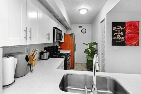 Condo in Cutler Bay, Florida, 2 bedrooms  № 1500867 - photo 16