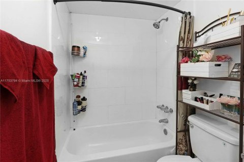Condo in Cutler Bay, Florida, 2 bedrooms  № 1500867 - photo 8