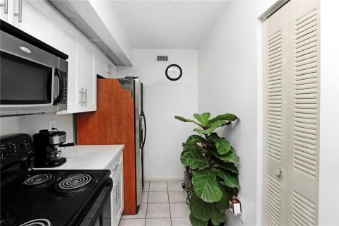 Condo in Cutler Bay, Florida, 2 bedrooms  № 1500867 - photo 14