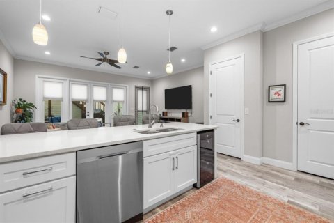 Touwnhouse à vendre à Tampa, Floride: 4 chambres, 268.77 m2 № 2347824 - photo 16