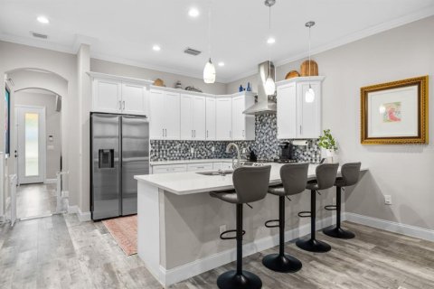 Touwnhouse à vendre à Tampa, Floride: 4 chambres, 268.77 m2 № 2347824 - photo 12