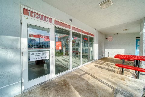 Propiedad comercial en venta en Cutler Bay, Florida № 1748378 - foto 16
