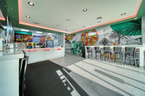 Propiedad comercial en venta en Cutler Bay, Florida № 1748378 - foto 1