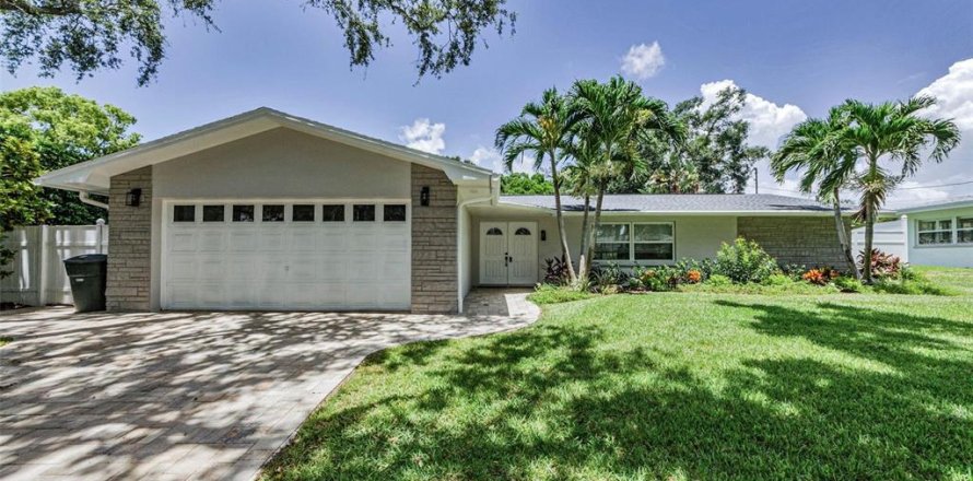 House in Dunedin, Florida 4 bedrooms, 188.5 sq.m. № 1851108
