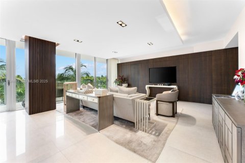 Снять в аренду кондоминиум в Майами-Бич, Флорида 5 спален, 282.52м2, № 1992998 - фото 2