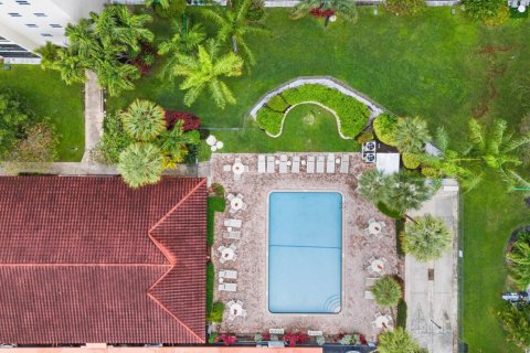 Condo in Pompano Beach, Florida, 2 bedrooms  № 1077495 - photo 1