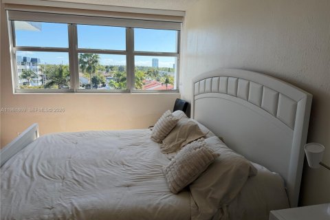 Condo in North Miami Beach, Florida, 1 bedroom  № 2023918 - photo 15