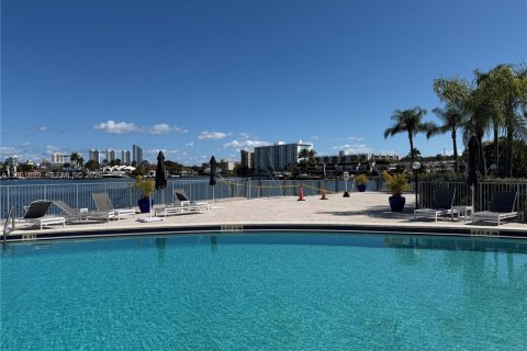 Condo in North Miami Beach, Florida, 1 bedroom  № 2023918