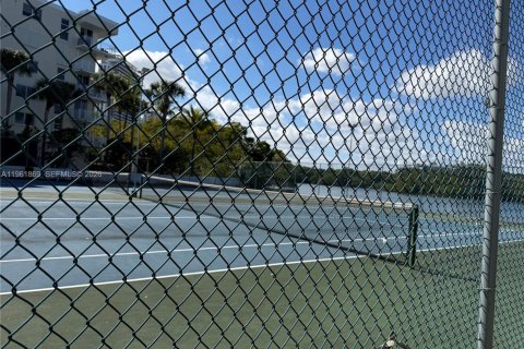 Condo in North Miami Beach, Florida, 1 bedroom  № 2023918 - photo 5