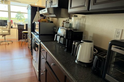 Condo in North Miami Beach, Florida, 1 bedroom  № 2023918 - photo 9