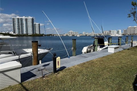 Condo in North Miami Beach, Florida, 1 bedroom  № 2023918 - photo 7