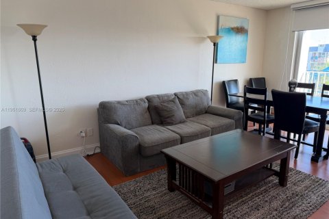 Condo in North Miami Beach, Florida, 1 bedroom  № 2023918 - photo 14