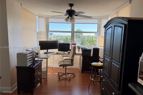 Condo in North Miami Beach, Florida, 1 bedroom  № 2023918 - photo 8