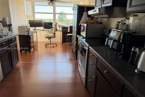 Condo in North Miami Beach, Florida, 1 bedroom  № 2023918 - photo 10