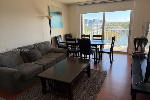 Condo in North Miami Beach, Florida, 1 bedroom  № 2023918 - photo 11