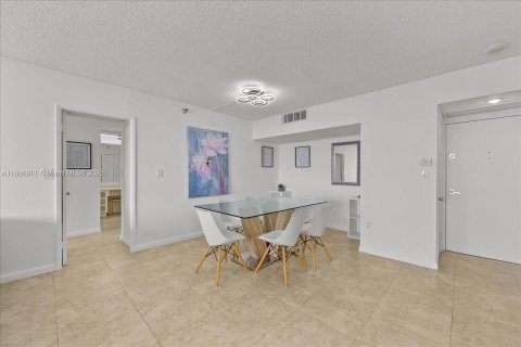 Condo in Aventura, Florida, 2 bedrooms  № 1896051 - photo 4