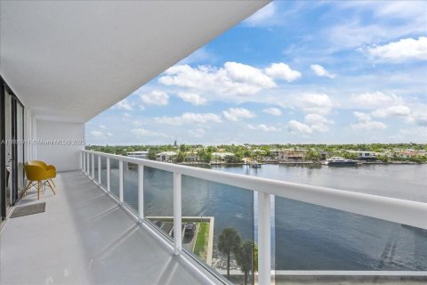 Condo in Aventura, Florida, 2 bedrooms  № 1896051 - photo 22