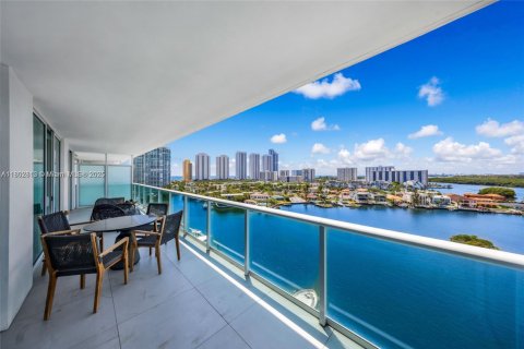 Condo in Sunny Isles Beach, Florida, 2 bedrooms  № 1978422