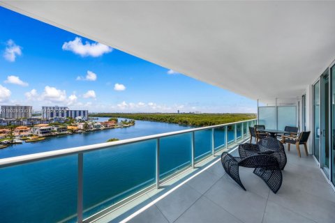 Condo in Sunny Isles Beach, Florida, 2 bedrooms  № 1978422 - photo 29