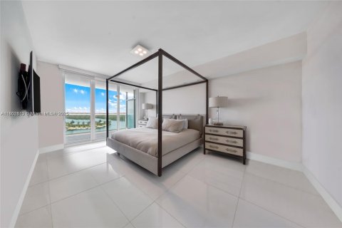 Condo in Sunny Isles Beach, Florida, 2 bedrooms  № 1978422 - photo 22
