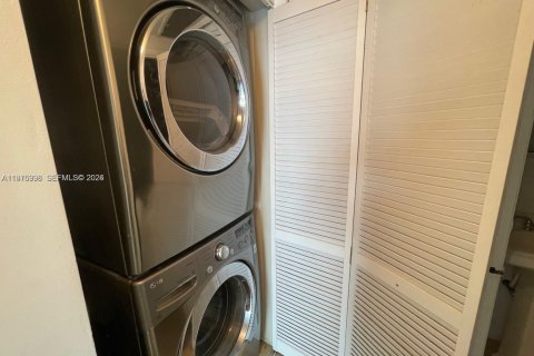 Снять в аренду кондоминиум в Майами, Флорида 1 спальня, 93м2, № 2042865 - фото 11