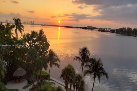 Кондоминиум с 1 спальней в Майами, Флорида № 2042865