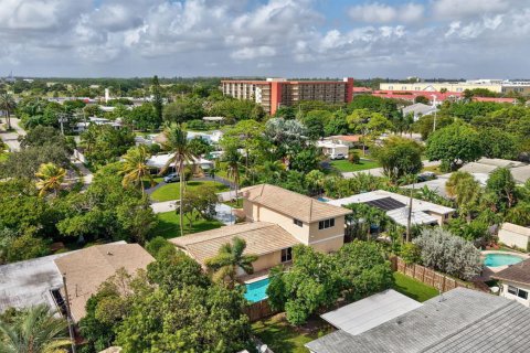 Casa en venta en Pompano Beach, Florida, 4 dormitorios, 252.42 m2 № 2250356 - foto 8