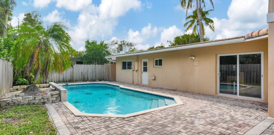 Casa en Pompano Beach, Florida 4 dormitorios, 252.42 m2 № 2250356