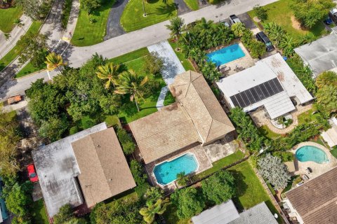 Casa en venta en Pompano Beach, Florida, 4 dormitorios, 252.42 m2 № 2250356 - foto 5