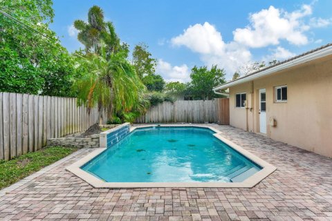 Casa en venta en Pompano Beach, Florida, 4 dormitorios, 252.42 m2 № 2250356 - foto 2