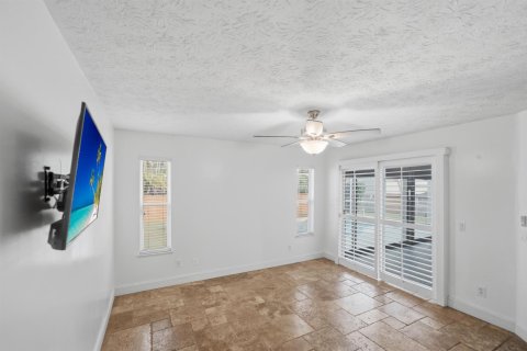 Villa ou maison à vendre à Port St. Lucie, Floride: 3 chambres, 175.21 m2 № 2295502 - photo 17