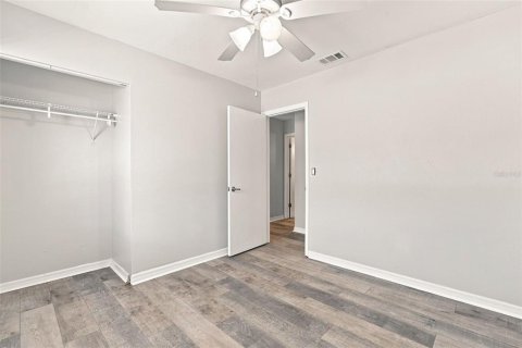 House in North Port, Florida 3 bedrooms, 124.77 sq.m. № 2303268 - photo 22