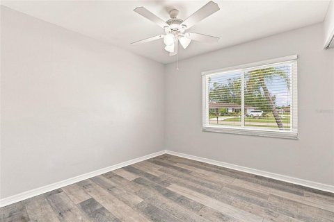 House in North Port, Florida 3 bedrooms, 124.77 sq.m. № 2303268 - photo 21
