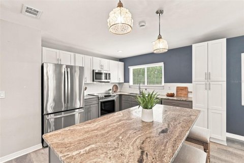 House in North Port, Florida 3 bedrooms, 124.77 sq.m. № 2303268 - photo 7