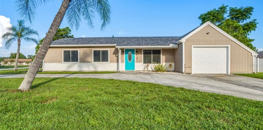 House in North Port, Florida 3 bedrooms, 124.77 sq.m. № 2303268