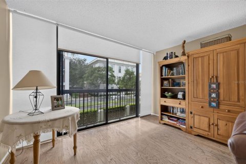 Condo in Winter Park, Florida, 3 bedrooms № 2372981 - photo 8