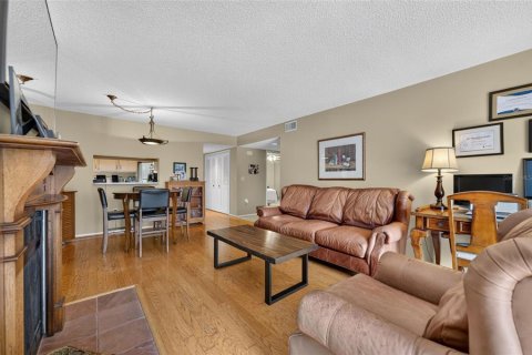 Condo in Winter Park, Florida, 3 bedrooms № 2372981 - photo 6