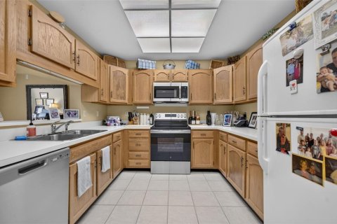 Condo in Winter Park, Florida, 3 bedrooms № 2372981 - photo 12