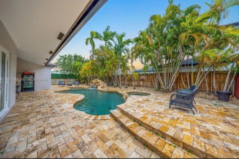 Villa ou maison à vendre à Miami, Floride: 4 chambres, 223.89 m2 № 1995702 - photo 23